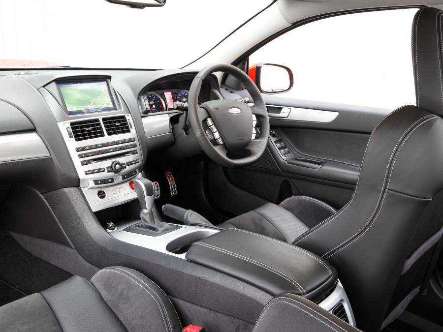 Интерьер FPV GT-P 2010 года  (фото 14 из 41)